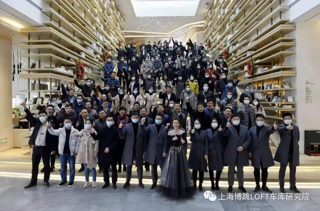 金山全国一百多人在华侨城汉口道6号参观研讨LOFT专利车库技术！